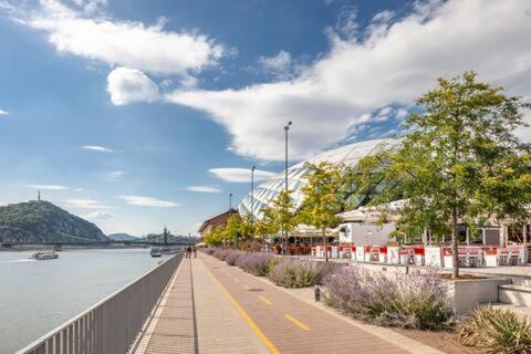 Sunny Rooms At Danube Budapest Exterior photo